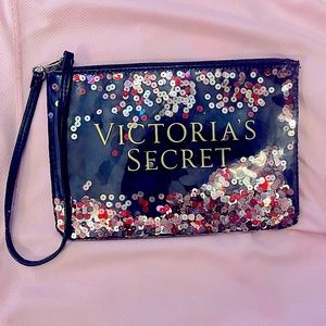 Gorgeous Victoria’s Secret cosmetic makeup bag- must have❤️🖤💜